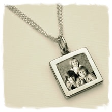 photo-necklace photo-necklace